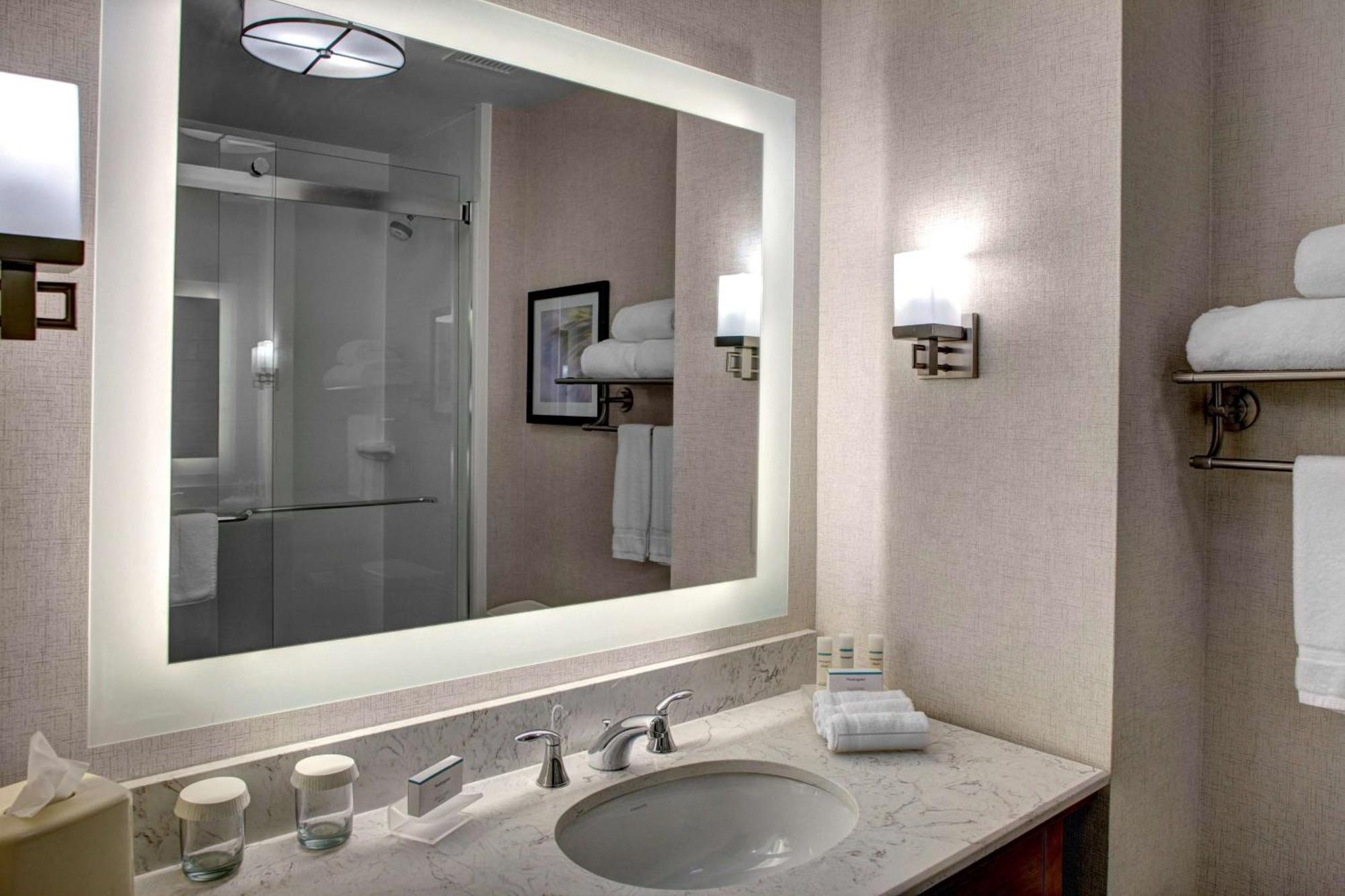 Homewood Suites By Hilton Richmond-Downtown Екстериор снимка