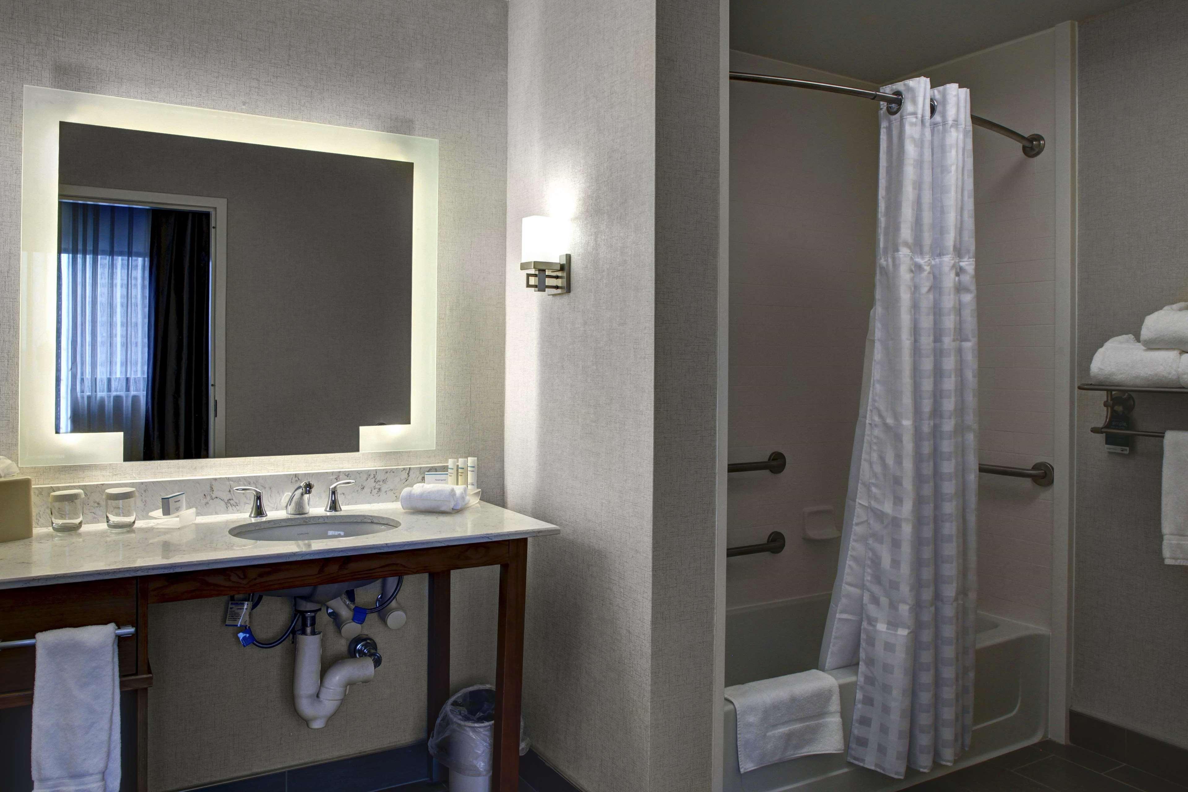 Homewood Suites By Hilton Richmond-Downtown Екстериор снимка